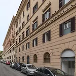 Guesthost - Ad Un Passo Da Borghese * Roma