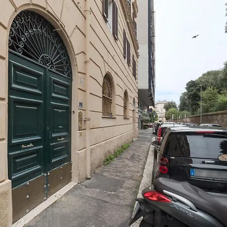 Guesthost - Ad Un Passo Da Borghese
