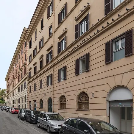 Guesthost - Ad Un Passo Da Borghese * Roma