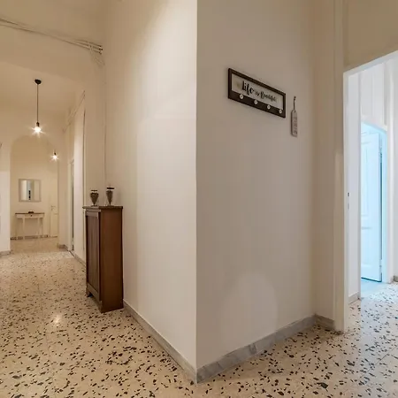 Ad Un Passo Da Borghese