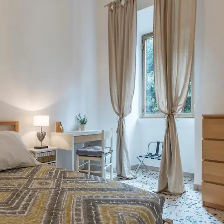 Guesthost - Ad Un Passo Da Borghese Roma